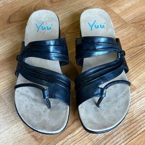 Yuu  Black Sandals Women's 9.5 M Julietta Casual Slip On, Toe Loop, Wedge Slide